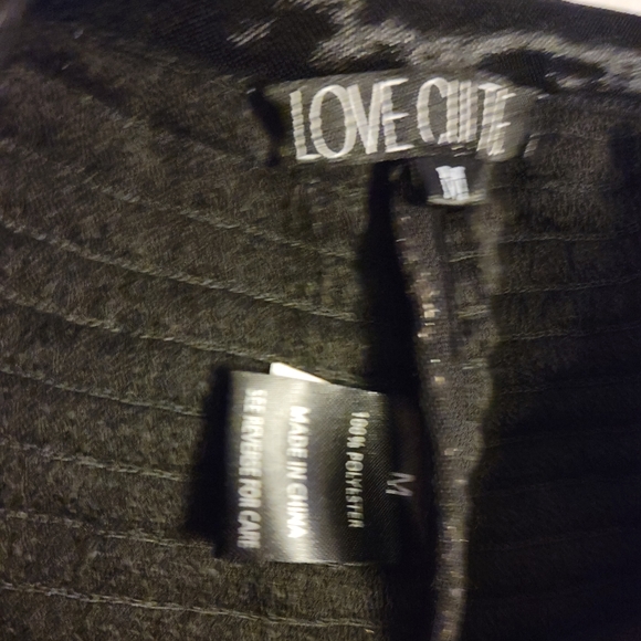 Beautiful and unique gold shorts - Picture 2 of 6